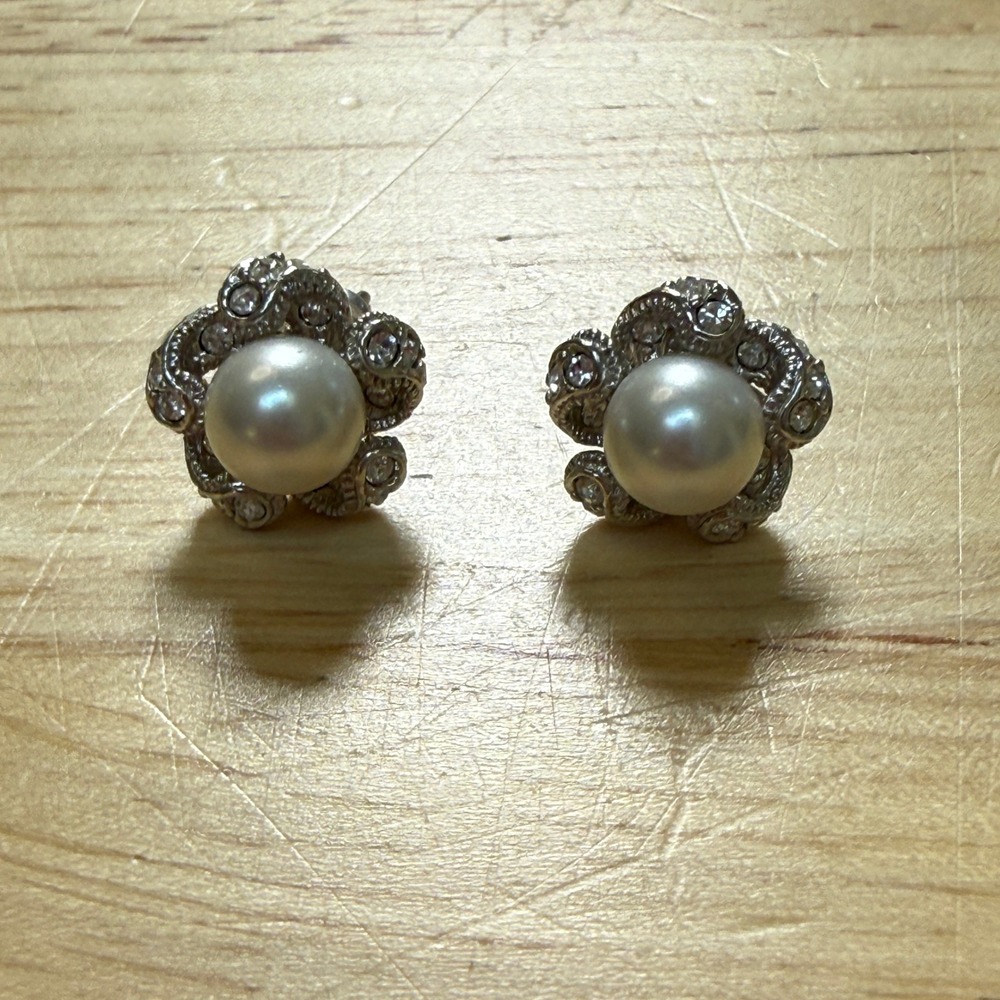 Nadri Flower Stud Earrings Silver Pearl Floral Crystal Classic Elegant - Picture 12 of 13
